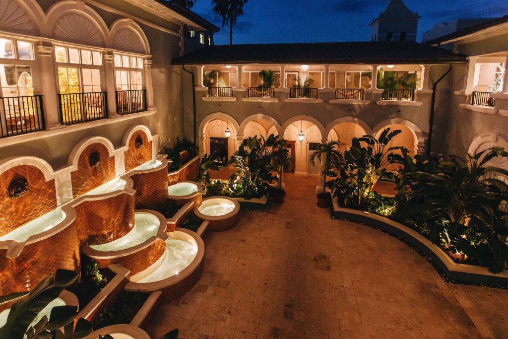 Fotografie z fotogalerie ubytování The Ritz-Carlton St. Thomas v destinaci Benner