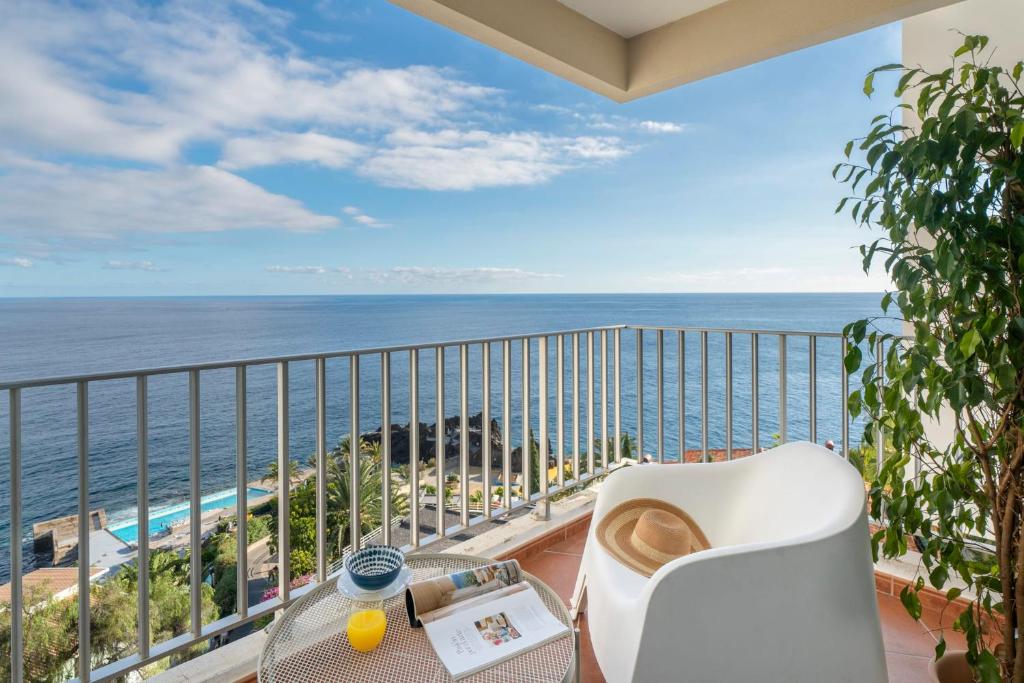 Apartamento do Mar I by an island apart