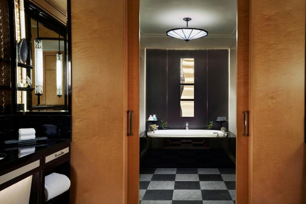 Koupelna v ubytování The Ritz-Carlton, Tokyo