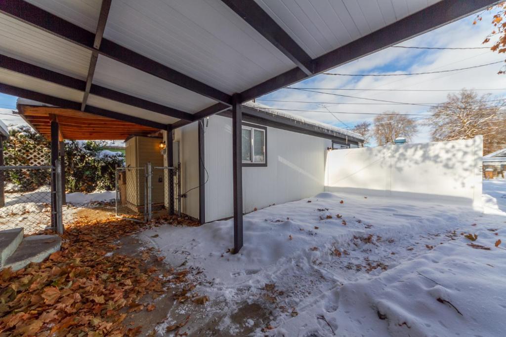 Adorable 2 BD 1 BTH Home Minutes Away from Gonzaga v zimě