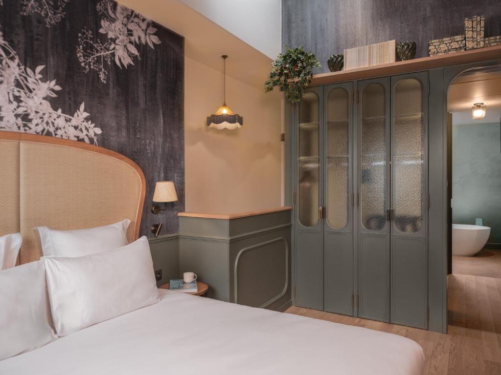 Miss Fuller - Resim 24