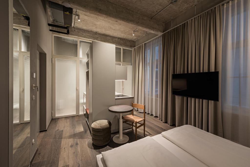 TV a/nebo společenská místnost v ubytování Rooms by Wolfensson - Boutique Hotel