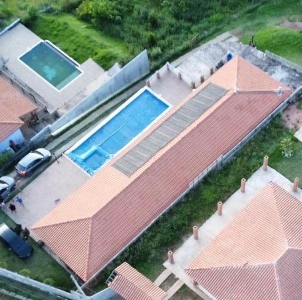 an overhead view of a house with a swimming pool at Nosso Recanto Alicia e Miguel in Ibiúna