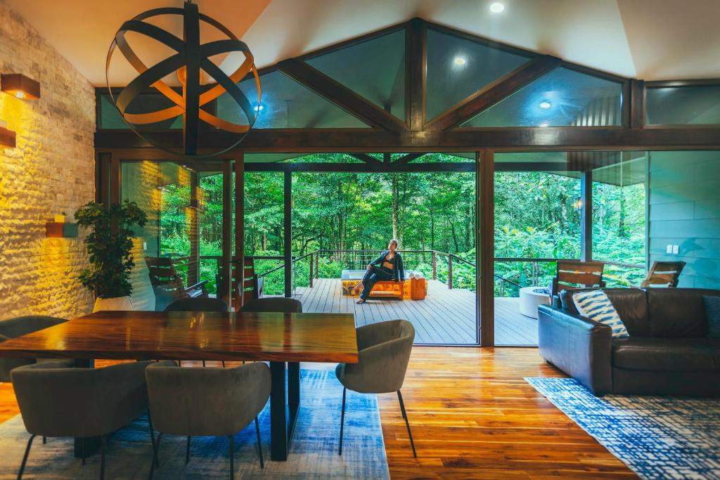 Posezení v ubytování El Silencio Lodge & Spa Costa Rica