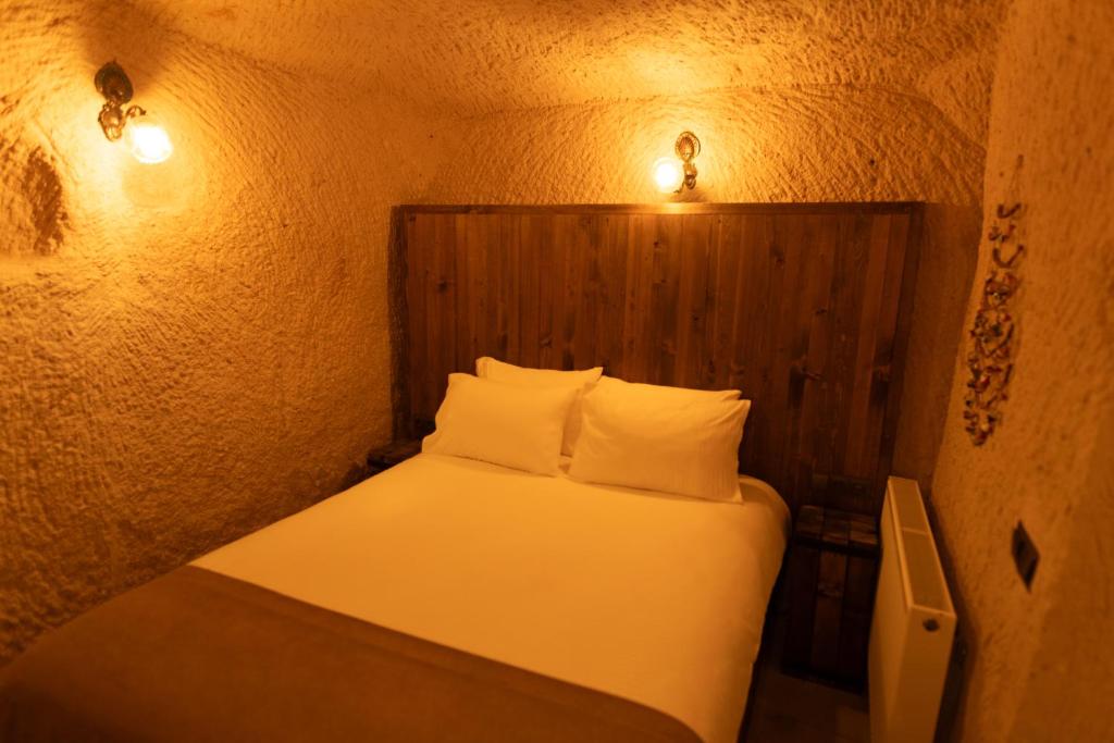 Postel nebo postele na pokoji v ubytování Lemon Cave Suites