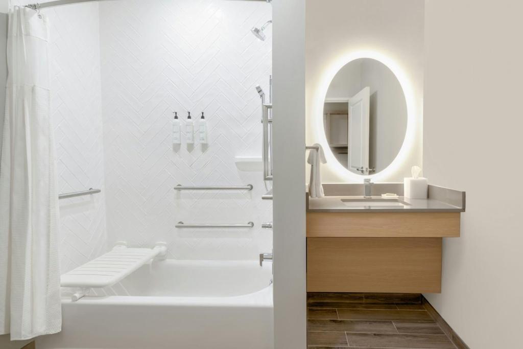 TownePlace Suites by Marriott Holland photo