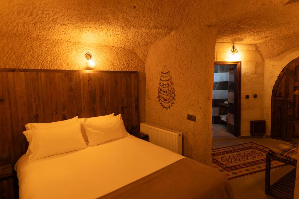 Postel nebo postele na pokoji v ubytování Lemon Cave Suites