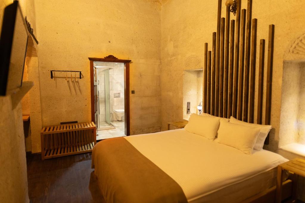 Postel nebo postele na pokoji v ubytování Lemon Cave Suites