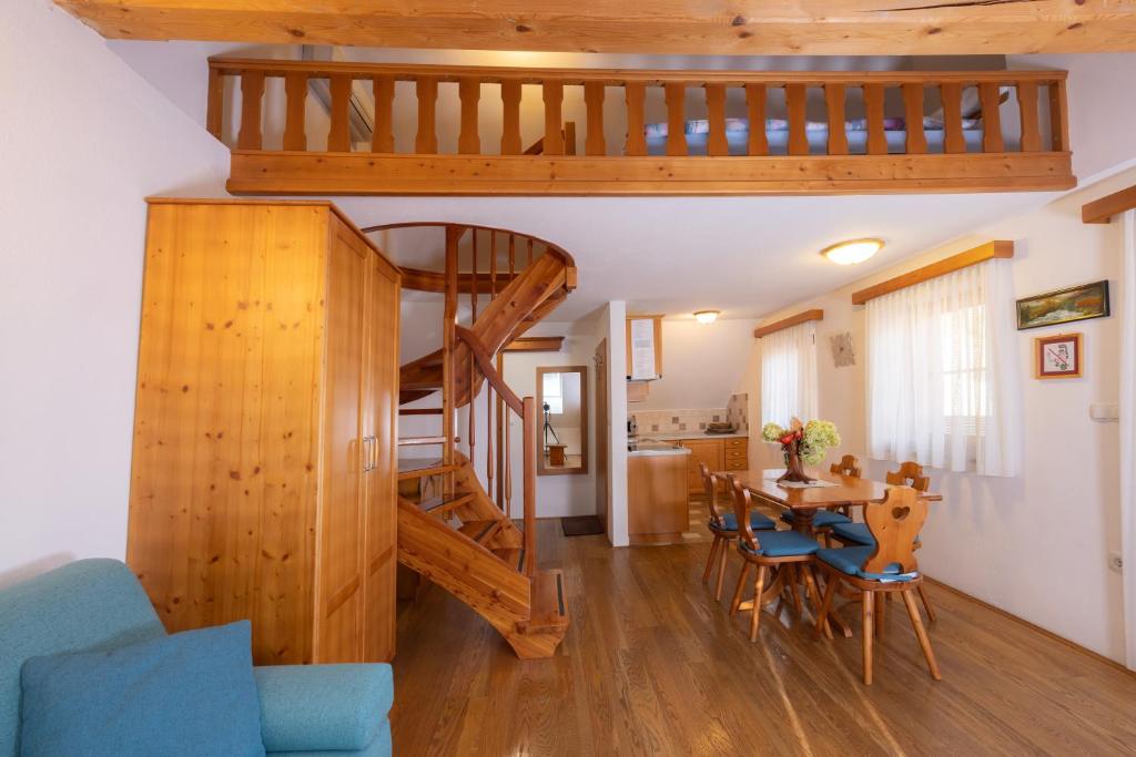 Posezení v ubytování Apartma in Bungalov Jezerci