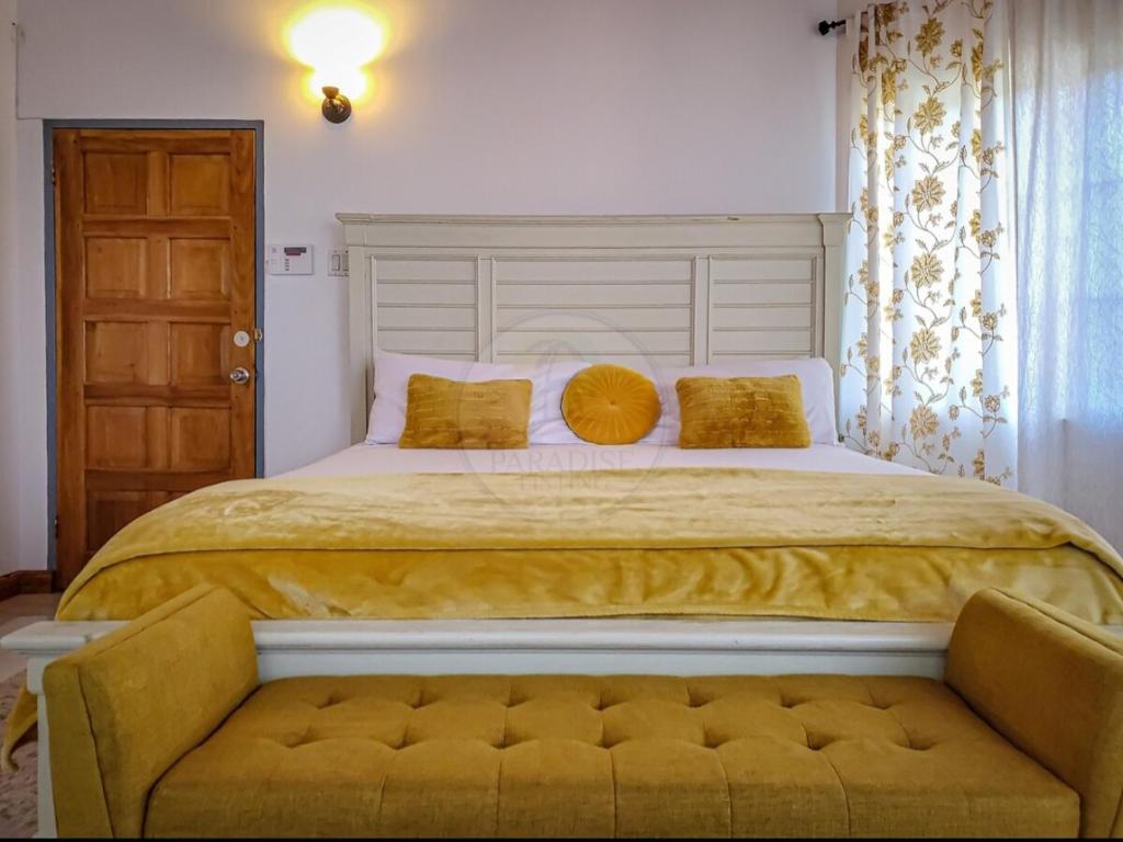 Postel nebo postele na pokoji v ubytování Yellow Summer