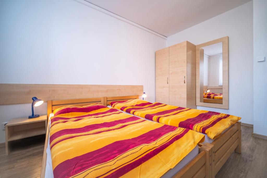 Voodi või voodid majutusasutuse Hotel U Nádraží toas