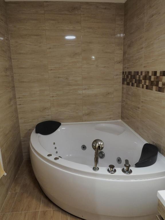 Koupelna v ubytování Rókabérc Vadászház Hotel