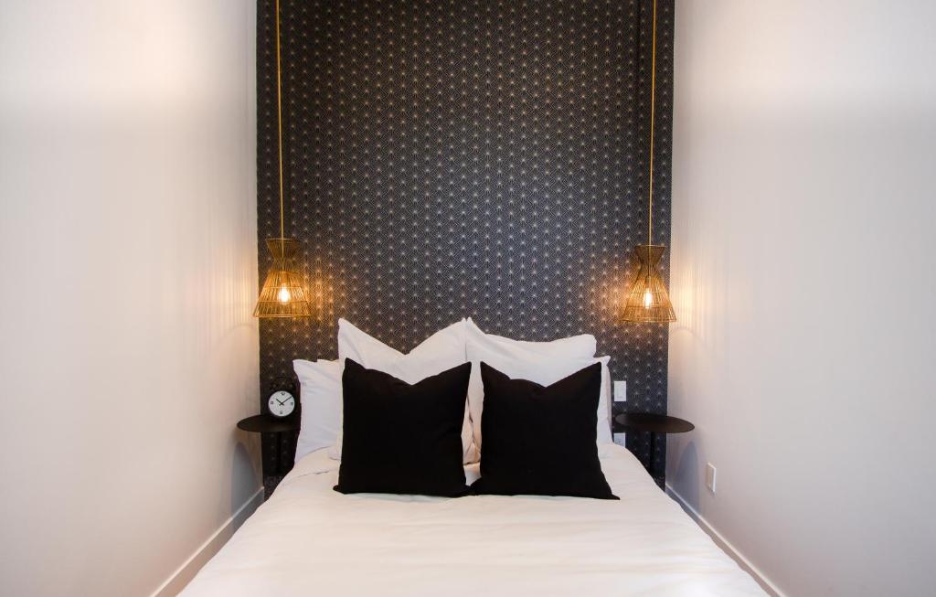 a bedroom with a bed with black and white pillows at Studio #5 - Self Check-In - Plateau - St-Denis in Montreal