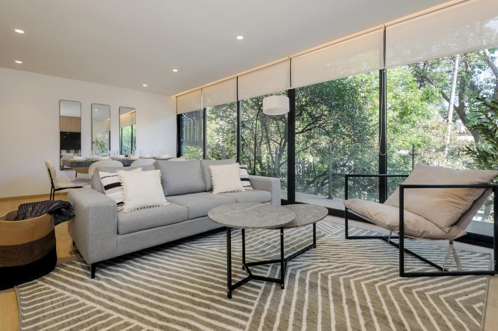 a living room with a couch and a table at Saltillo 85, Centric Condo with Balcony and Natural Light in Mexico City