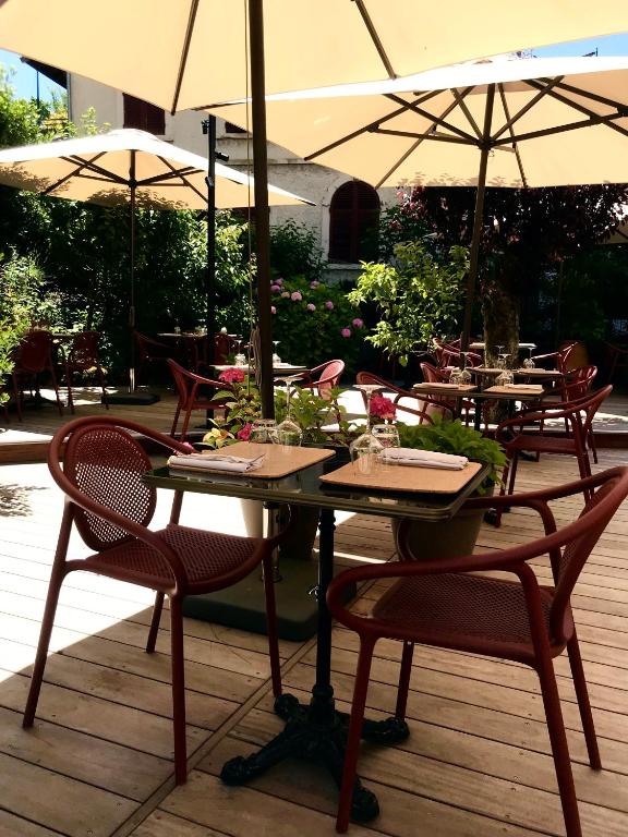 Reštaurácia alebo iné gastronomické zariadenie v ubytovaní Hôtel Gallia