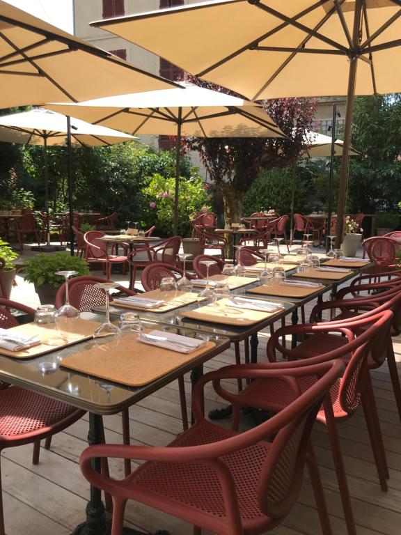 Reštaurácia alebo iné gastronomické zariadenie v ubytovaní Hôtel Gallia