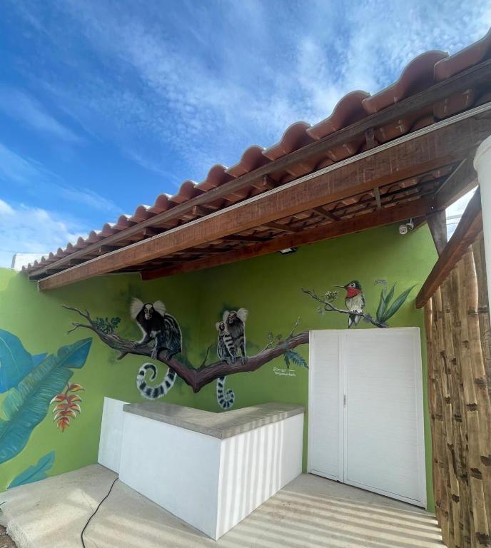 a mural on the wall of a house with cats on a branch at CASA Les Deux R da Lagoa in Jijoca de Jericoacoara