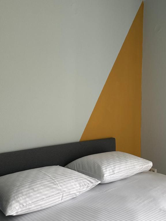 Postel nebo postele na pokoji v ubytování SnappyB Living Spaces