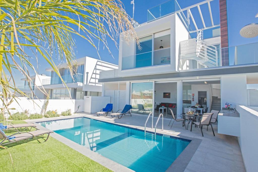 Fotografie z fotogalerie ubytování Protaras Olivine Villa Mit Pool Und Einem Dachgarten v destinaci Protaras