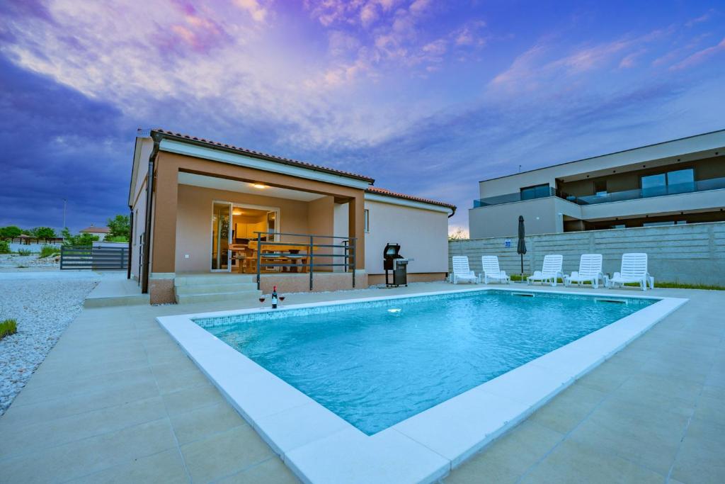 Bazén v ubytování Villa Stocozzi nebo v jeho okolí