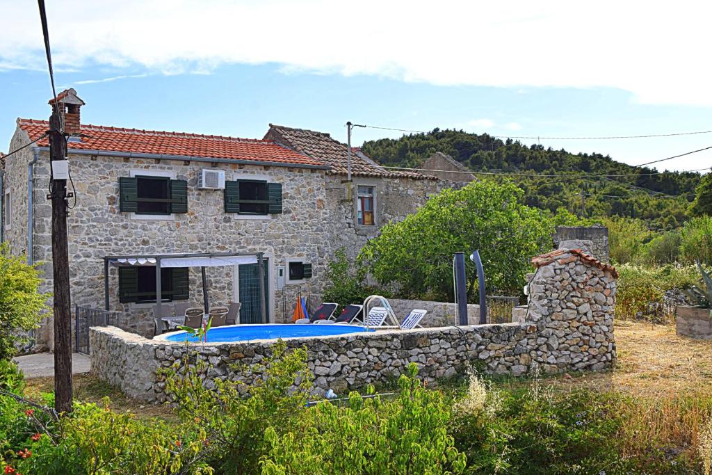 Ferienhaus In Dobropoljana Mit Privatem Pool