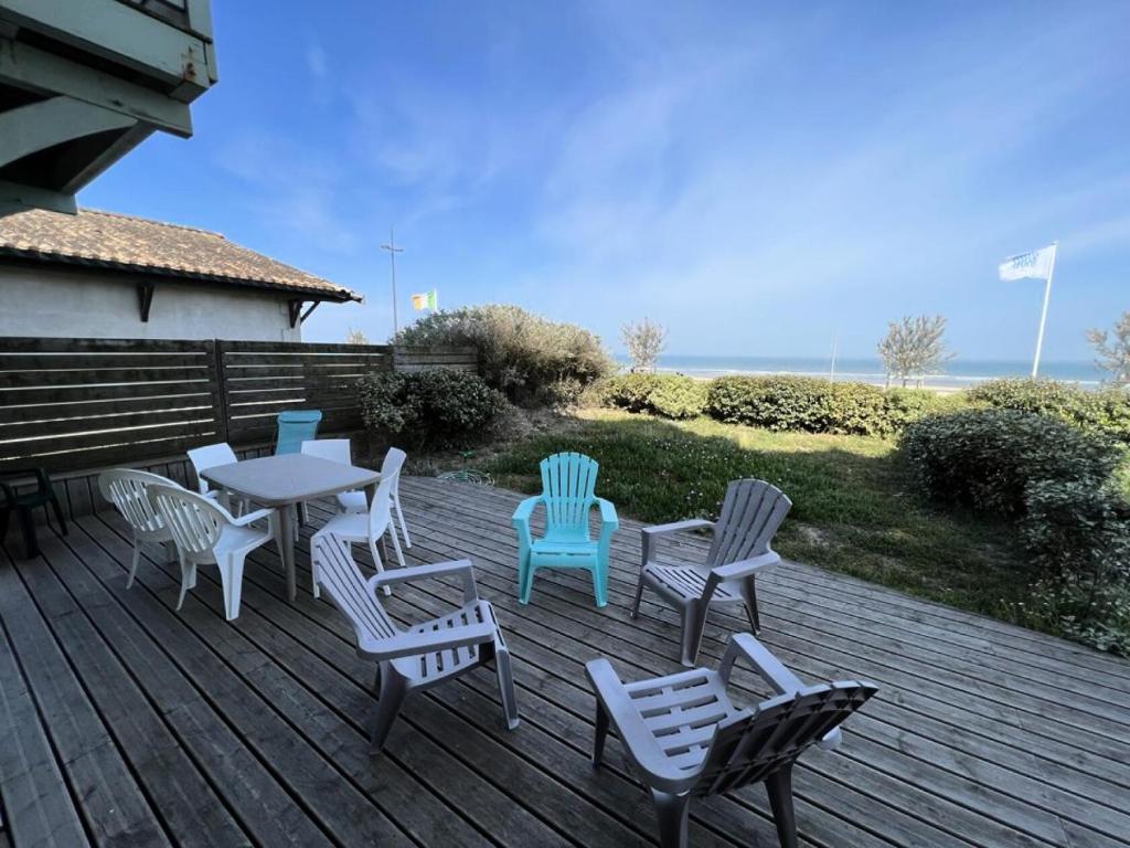 Photo de la galerie de l'établissement Résidence Le Clos Des Baïnes - 067- Agréable appartement en duplex avec vue sur l'océan MAE-4411, à Soulac-sur-Mer