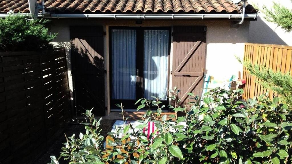 Κήπος έξω από το Résidence Hameau De L'amélie - 003 - Jolie maisonnette au Hameau de l'Amélie MAE-6131