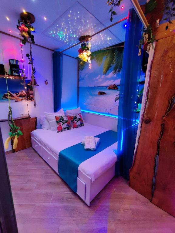 Postel nebo postele na pokoji v ubytování Wonder Room Paraiso Magico Habitacion a 2 min de la playa