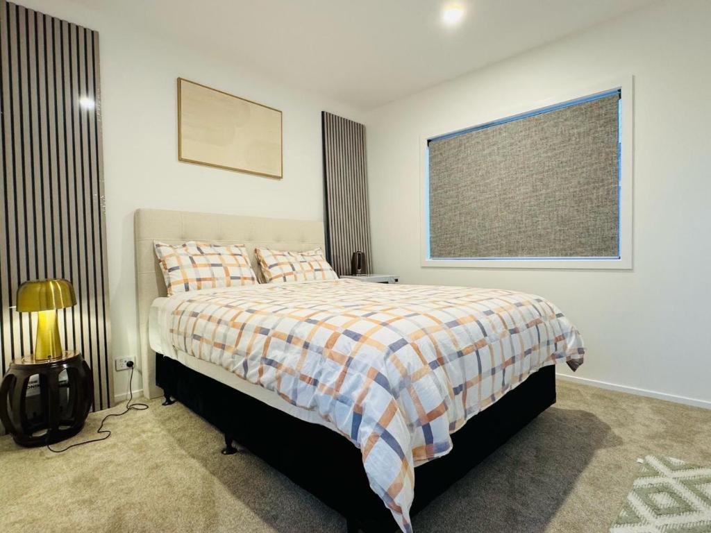 New house has bedroom with attached bathroom - Resim 4