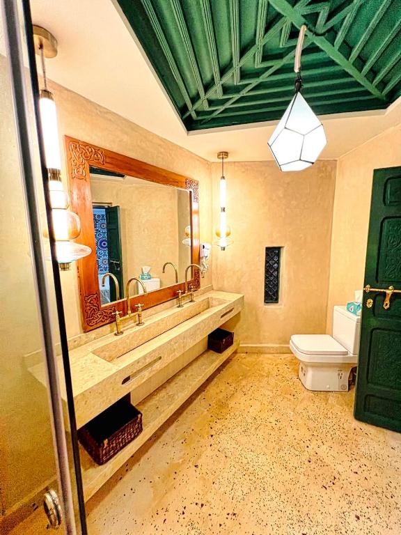 Koupelna v ubytování Riad JiL & SPA
