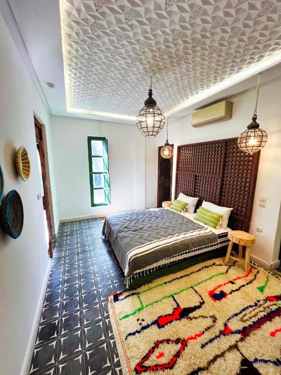 Postel nebo postele na pokoji v ubytování Riad JiL & SPA