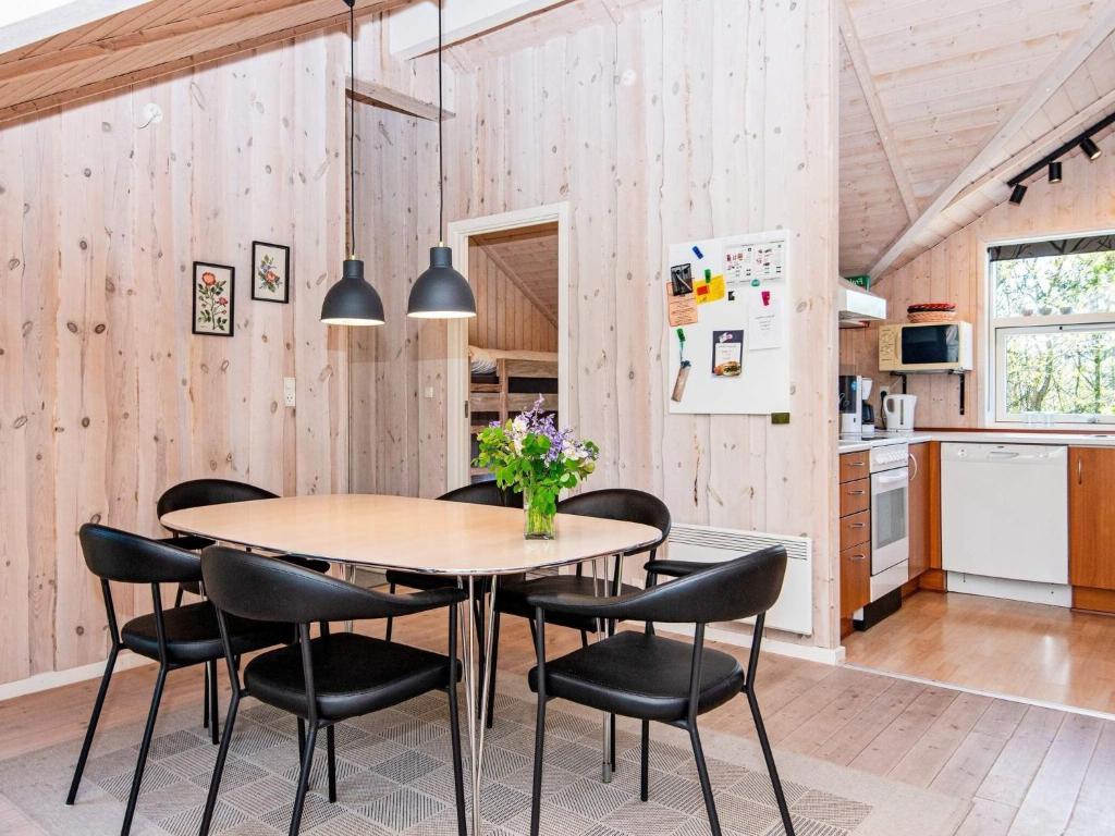 Kuchyň nebo kuchyňský kout v ubytování Holiday home Hemmet CCXLVI