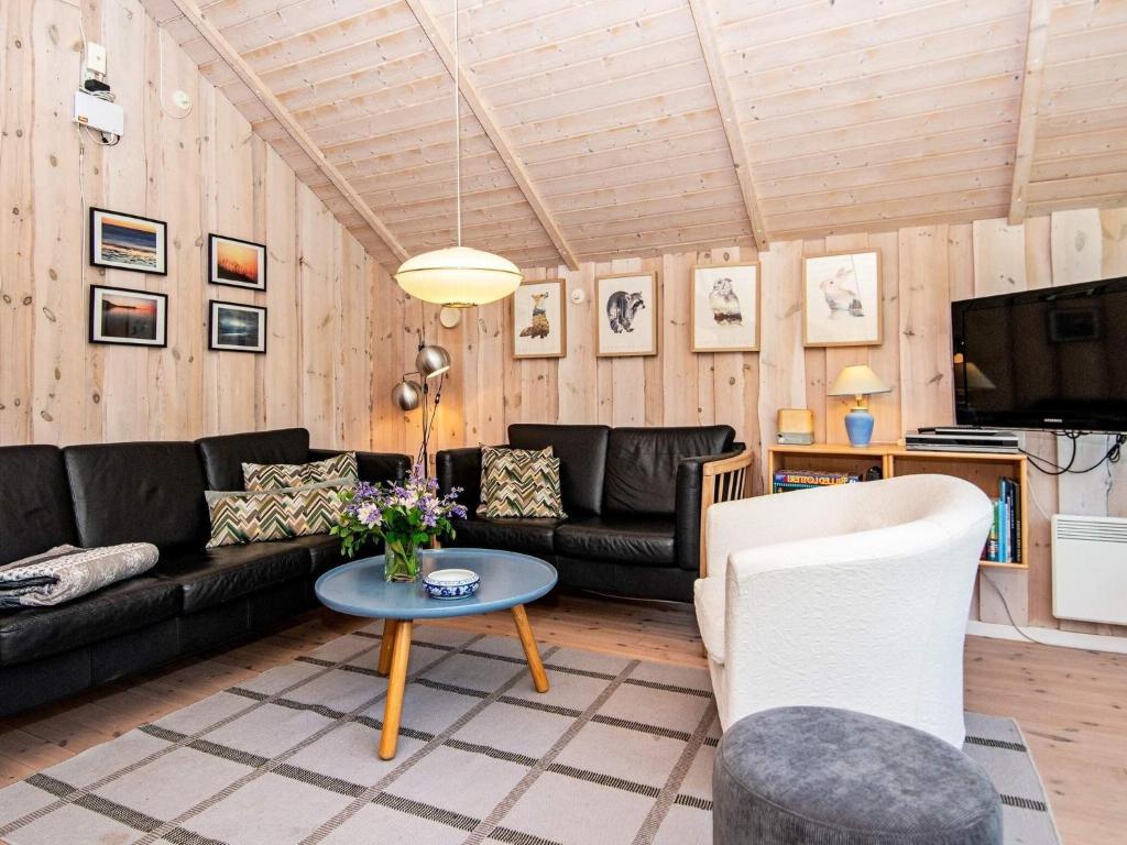TV a/nebo společenská místnost v ubytování Holiday home Hemmet CCXLVI