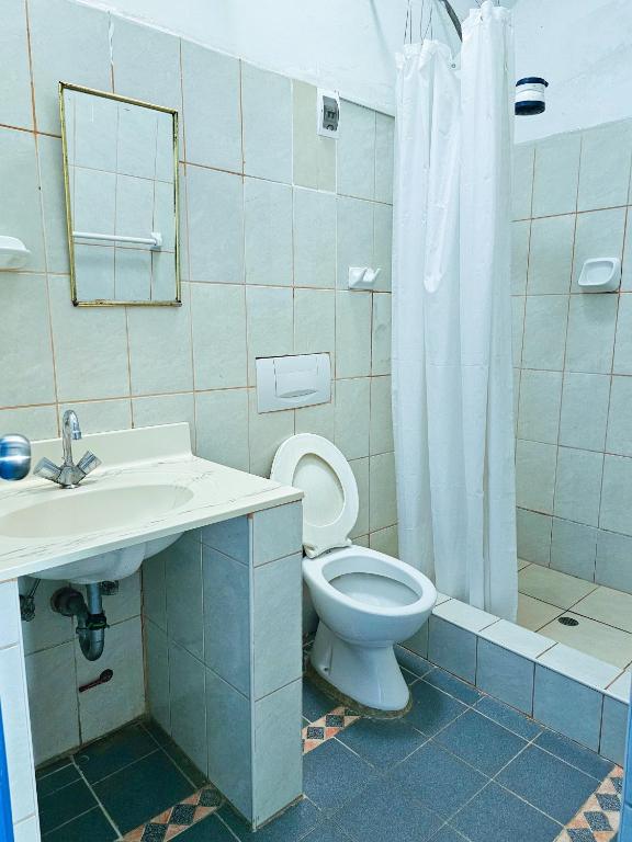 Un baño de Hospedaje Euro's De San Blas