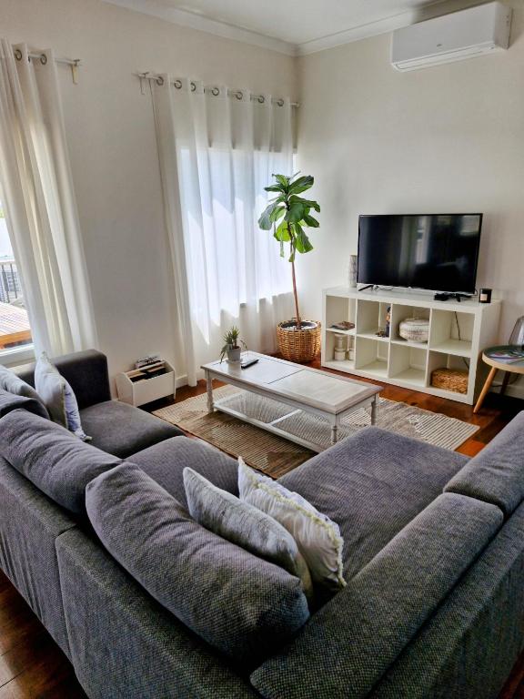 TV a/nebo společenská místnost v ubytování Retreat