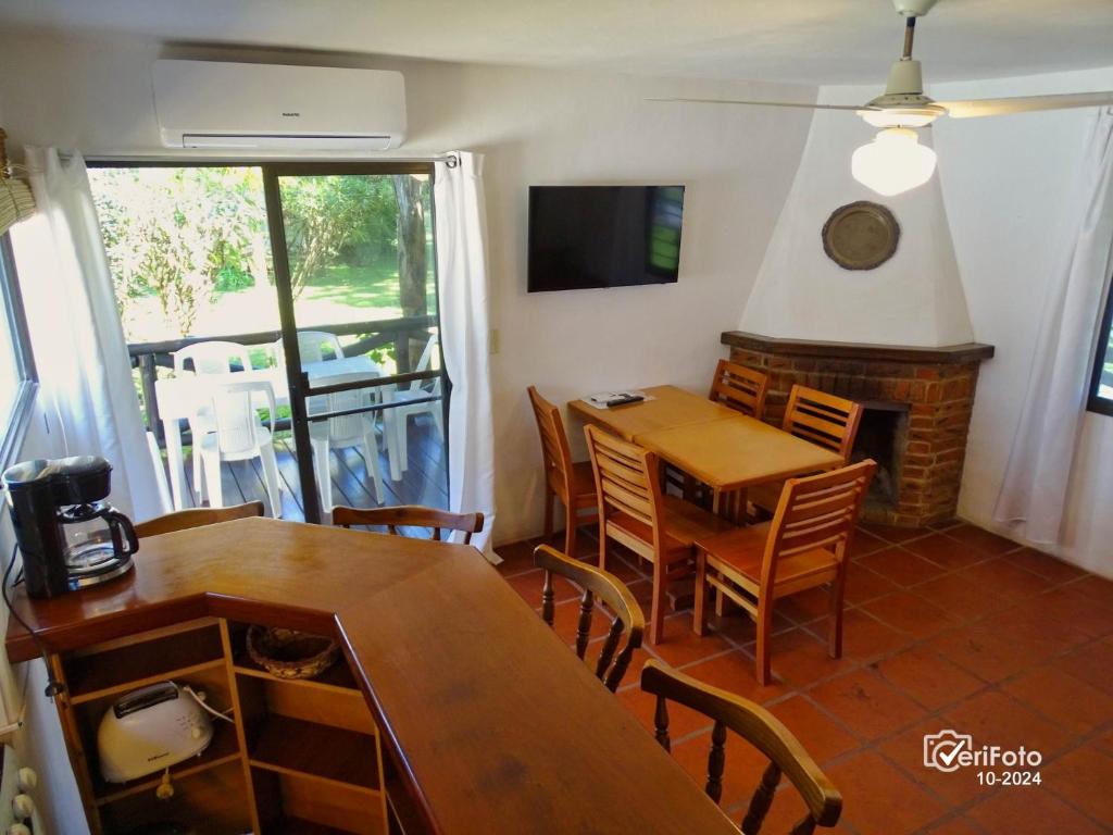 TV a/nebo společenská místnost v ubytování Bungalows Punta Colorada
