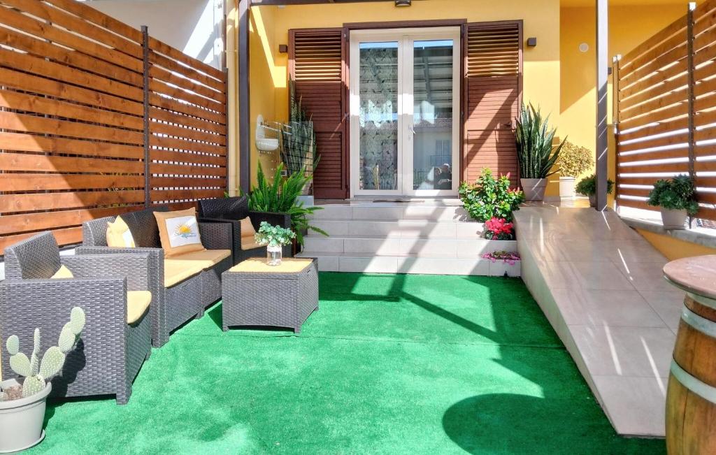 Patio nebo venkovní prostory v ubytování Beautiful Home In Menfi With Wifi
