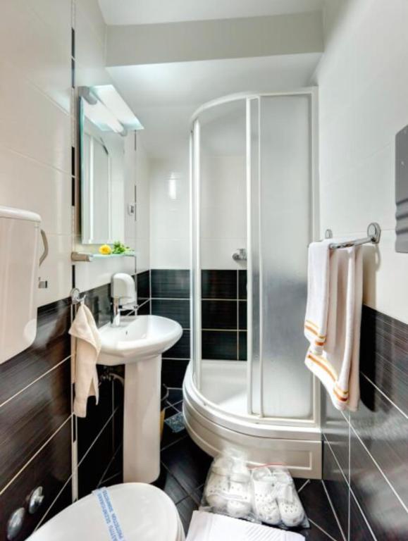 Hotel Forever - Resim 3