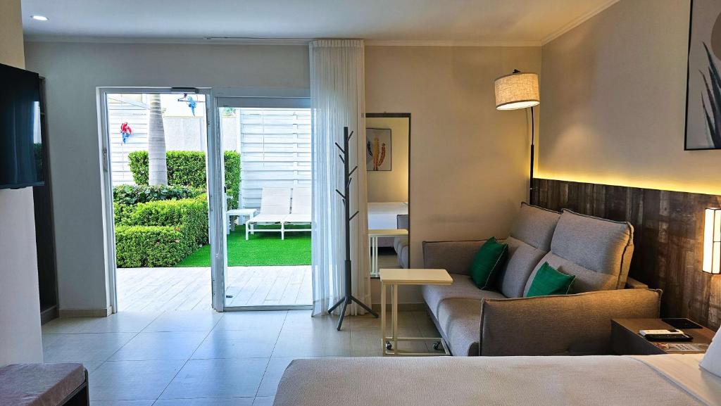 Aruba Boutique & Art Hotel - Adults Only photo 5