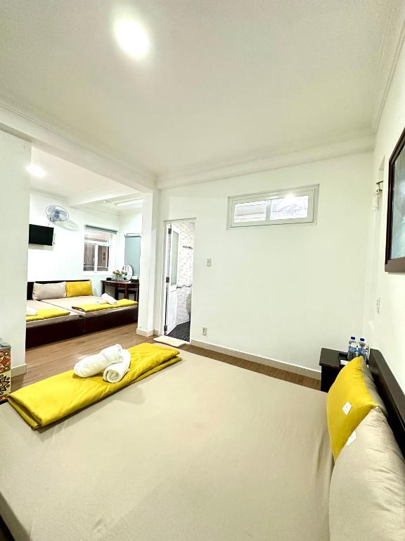 Postel nebo postele na pokoji v ubytování Hotel Đông Nhi