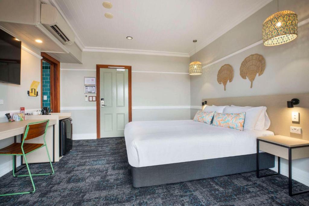 Nightcap at Manly Hotel - Resim 13