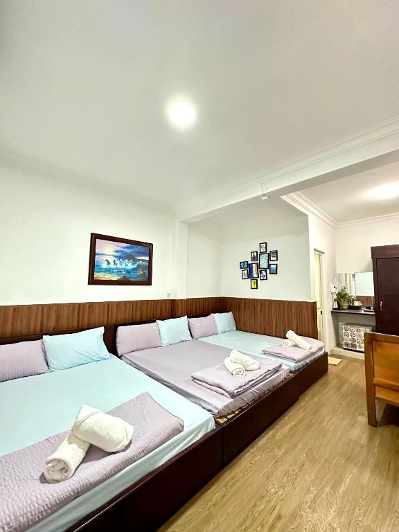 TV a/nebo společenská místnost v ubytování Hotel Đông Nhi
