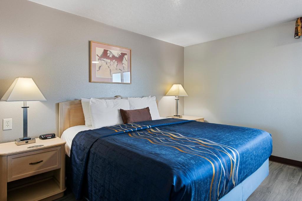 Postel nebo postele na pokoji v ubytování Budget Motel - Delta, Utah