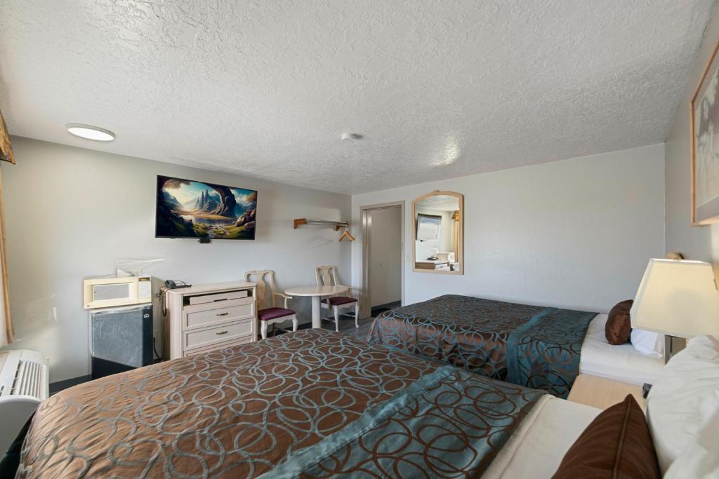 Postel nebo postele na pokoji v ubytování Budget Motel - Delta, Utah