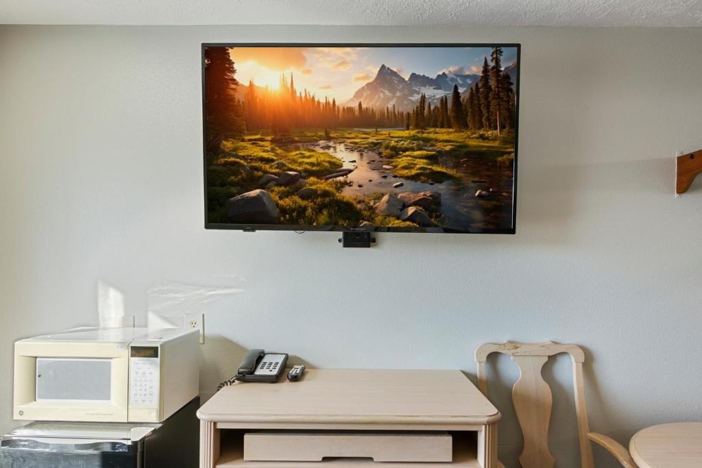 TV a/nebo společenská místnost v ubytování Budget Motel - Delta, Utah