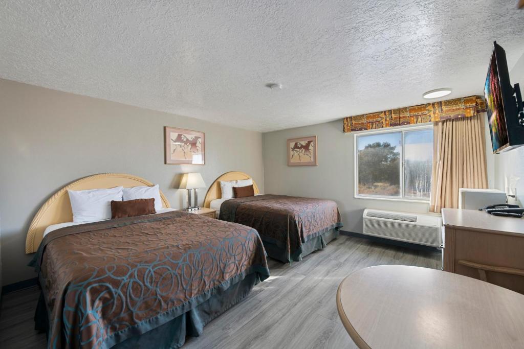 Postel nebo postele na pokoji v ubytování Budget Motel - Delta, Utah