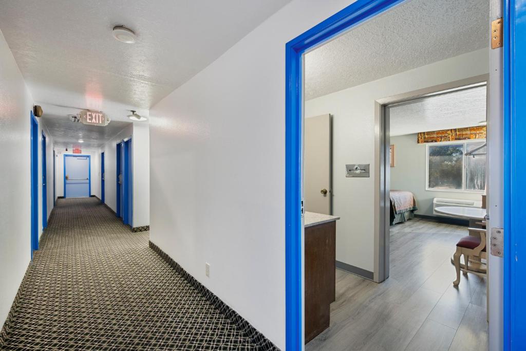 Postel nebo postele na pokoji v ubytování Budget Motel - Delta, Utah