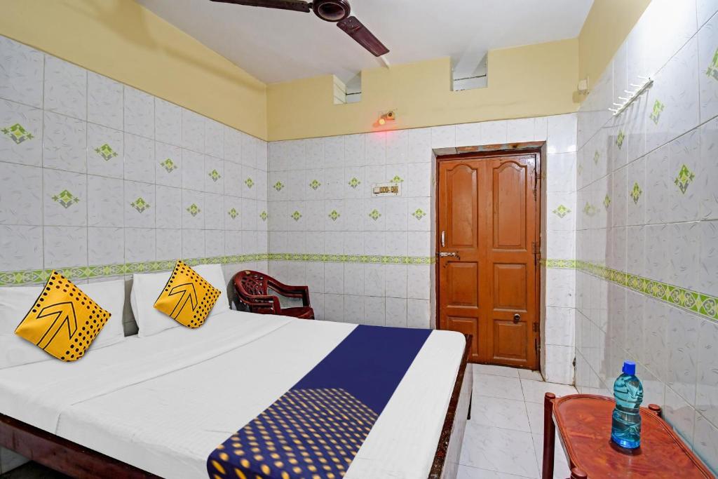 Postel nebo postele na pokoji v ubytování Hotel O Bikram Lodge