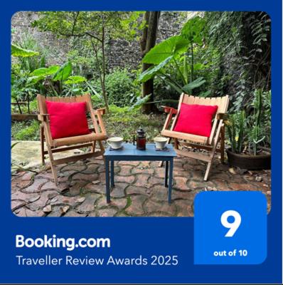 two chairs with red pillows sitting next to a table at Linda Casa en Tepoztlan centro 1 in Tepoztlán