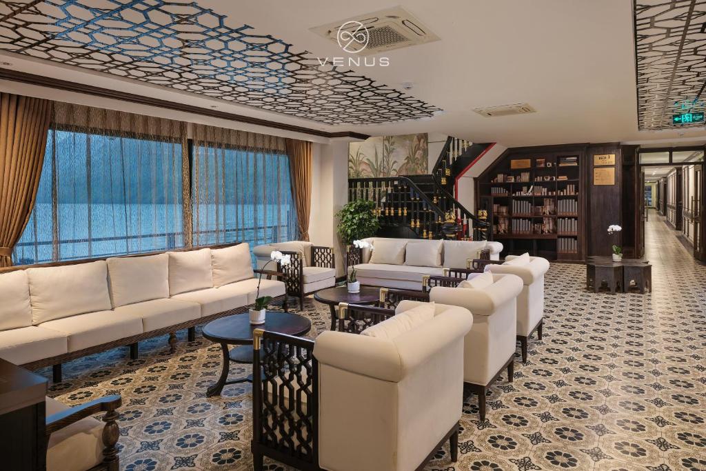 Un lugar para sentarse en Era Halong Cruise